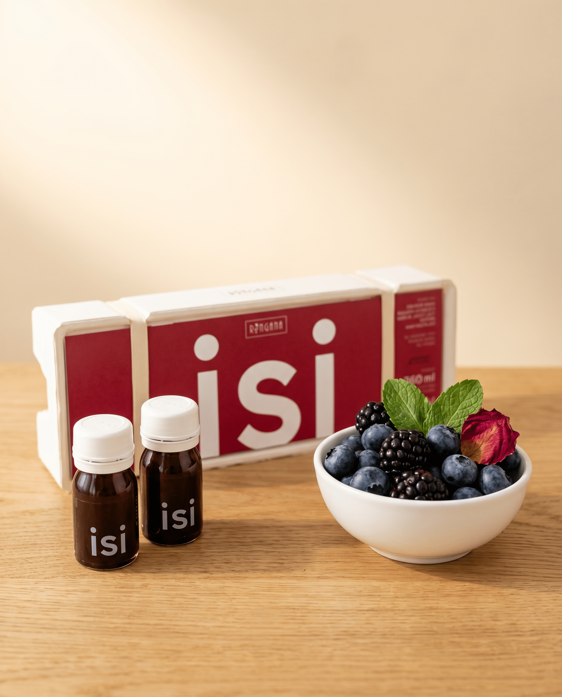 RINGANA isi Trink-Ampullen mit frischen Beeren - pflanzlicher Begleiter für besseren Schlaf in den Wechseljahren